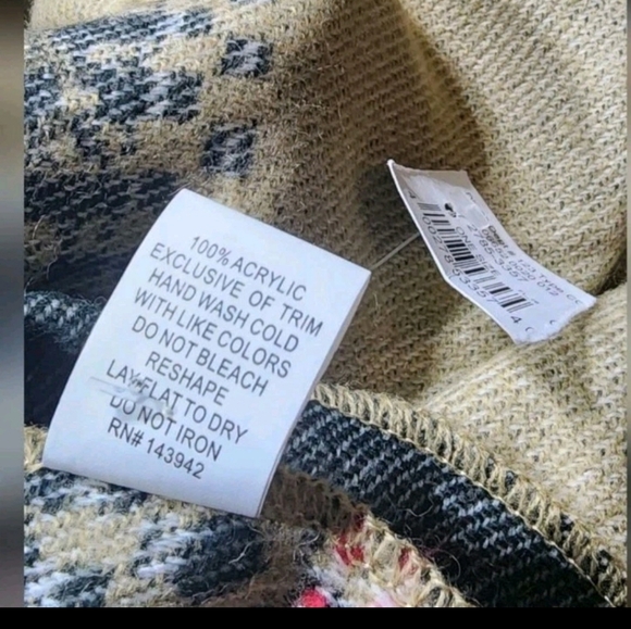 Boho Faux Fur Collar Poncho Wrap – Cozy Fall Shawl Cape in Tan & Plaid Neutral - Picture 6 of 6